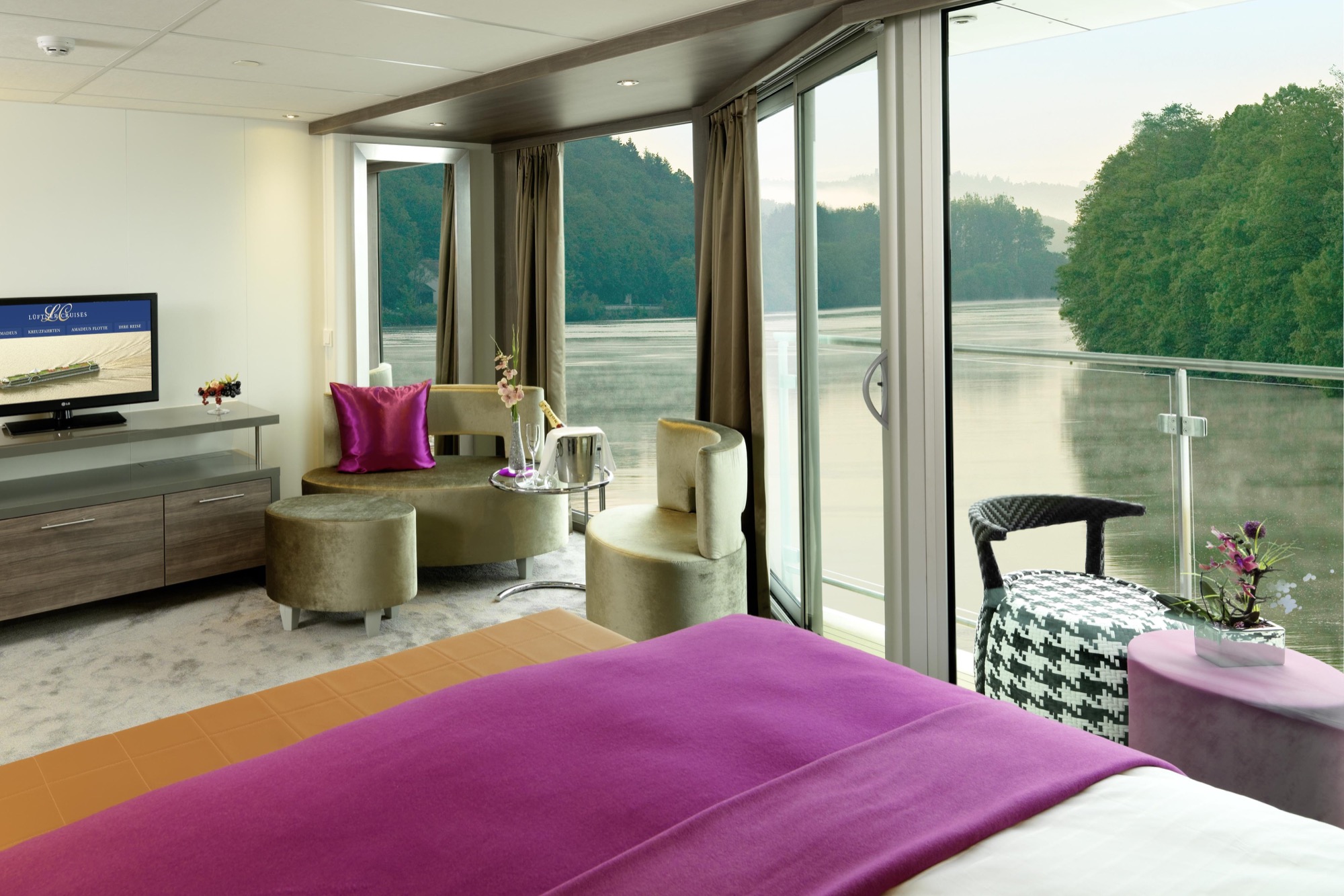 Amadeus Waterways 01 Amadeus Silver_ Suite Mozart Deck.jpg